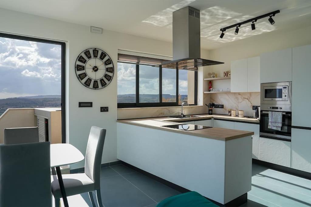 Lux Sea&Country Views With Pool Apartman Mellieħa Kültér fotó